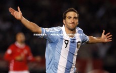 B体育官方网站_防线痼疾再袭！广州城六轮不胜，前四席位岌岌可危